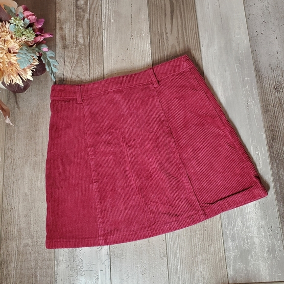 Forever 21 Burgundy Mini Corduroy Skirt Size Medium NWOT - Picture 11 of 12